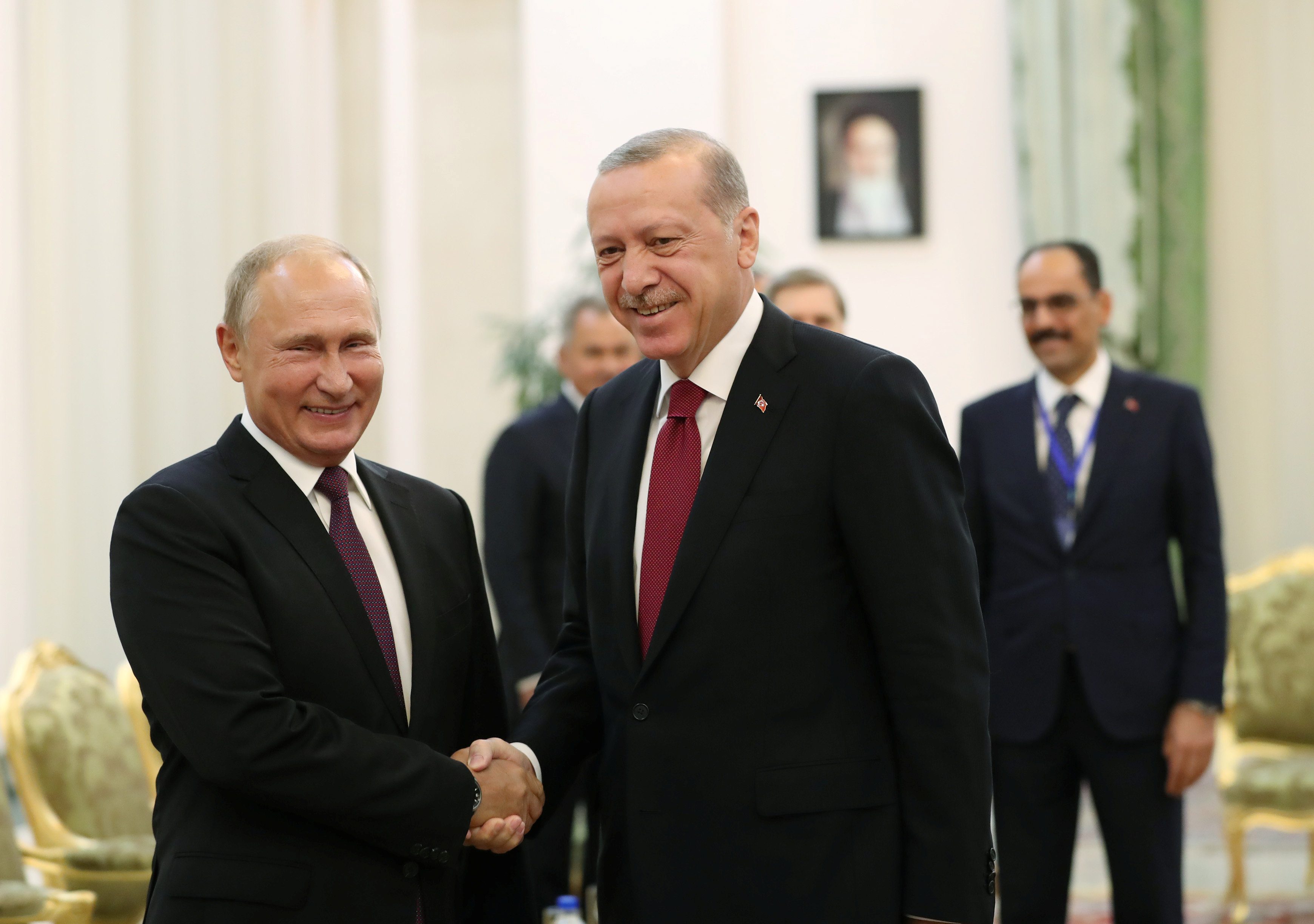 تعزيزات عسكرية تركية هي الأكبر تصل إدلب.. وأردوغان: نتائج القمة مع بوتين ستمنح أملاً جديداً للمنطقة