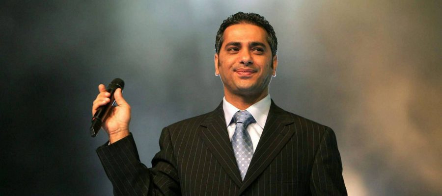 أحدث إطلالة لفضل شاكر: تظهر عليه علامات تقدم العمر، وبنظاراتٍ طبية