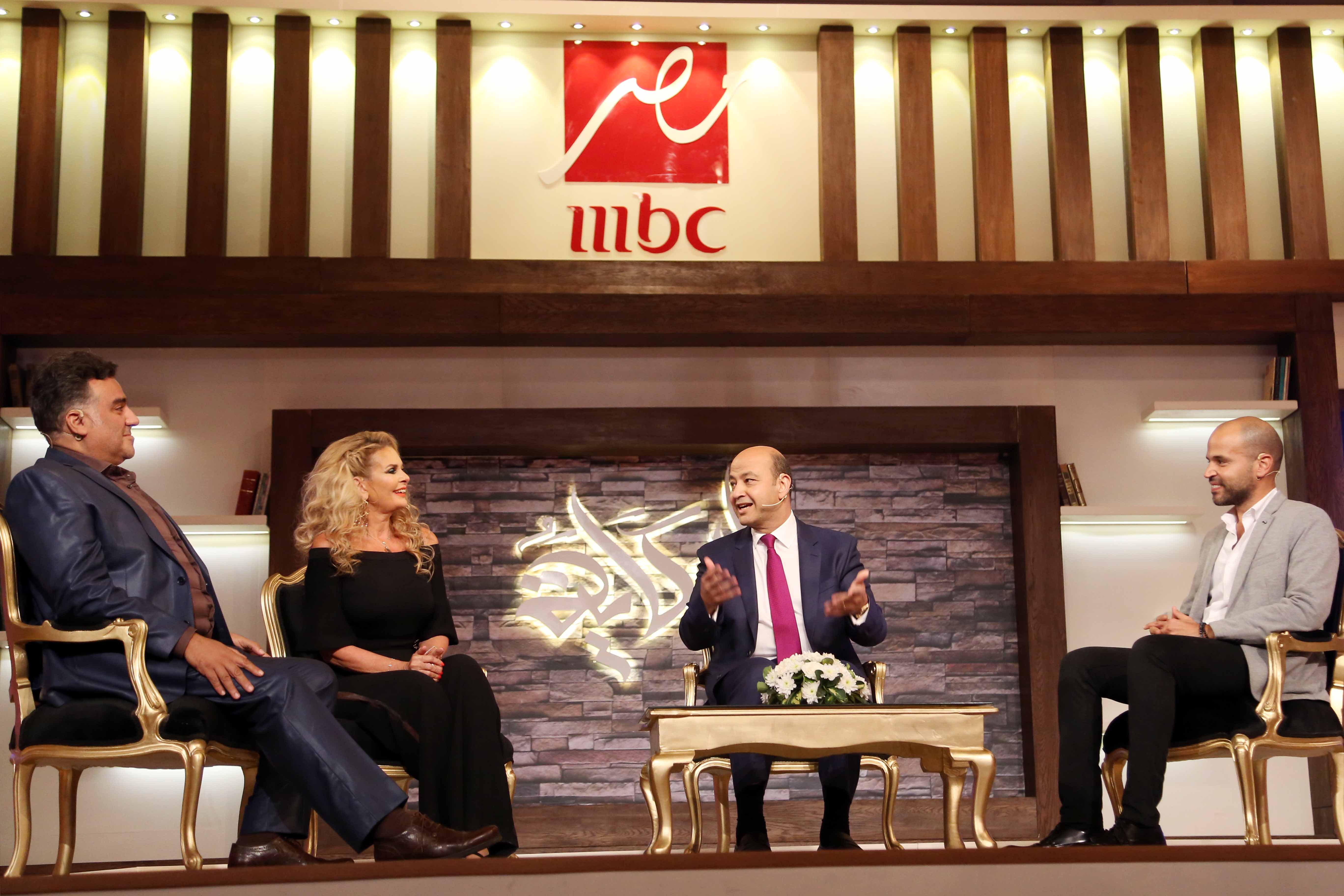 عمرو أديب يبدأ عرض برنامجه الجديد على MBC ويصبح المذيع الأعلى أجراً في الوطن العربي