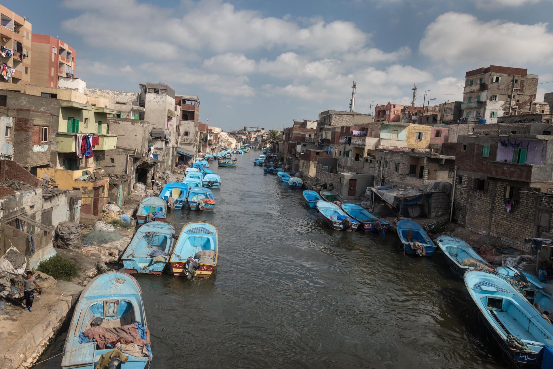 بيوتٌ دمرّتها القناة: الحياة على خط مواجهة التغير المناخي في مصر