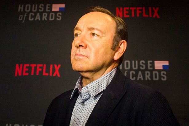Netflix تدفن بطل House of Cards حياً بسبب التحرش.. لكن هناك ما يدفع الشبكة للتوتر