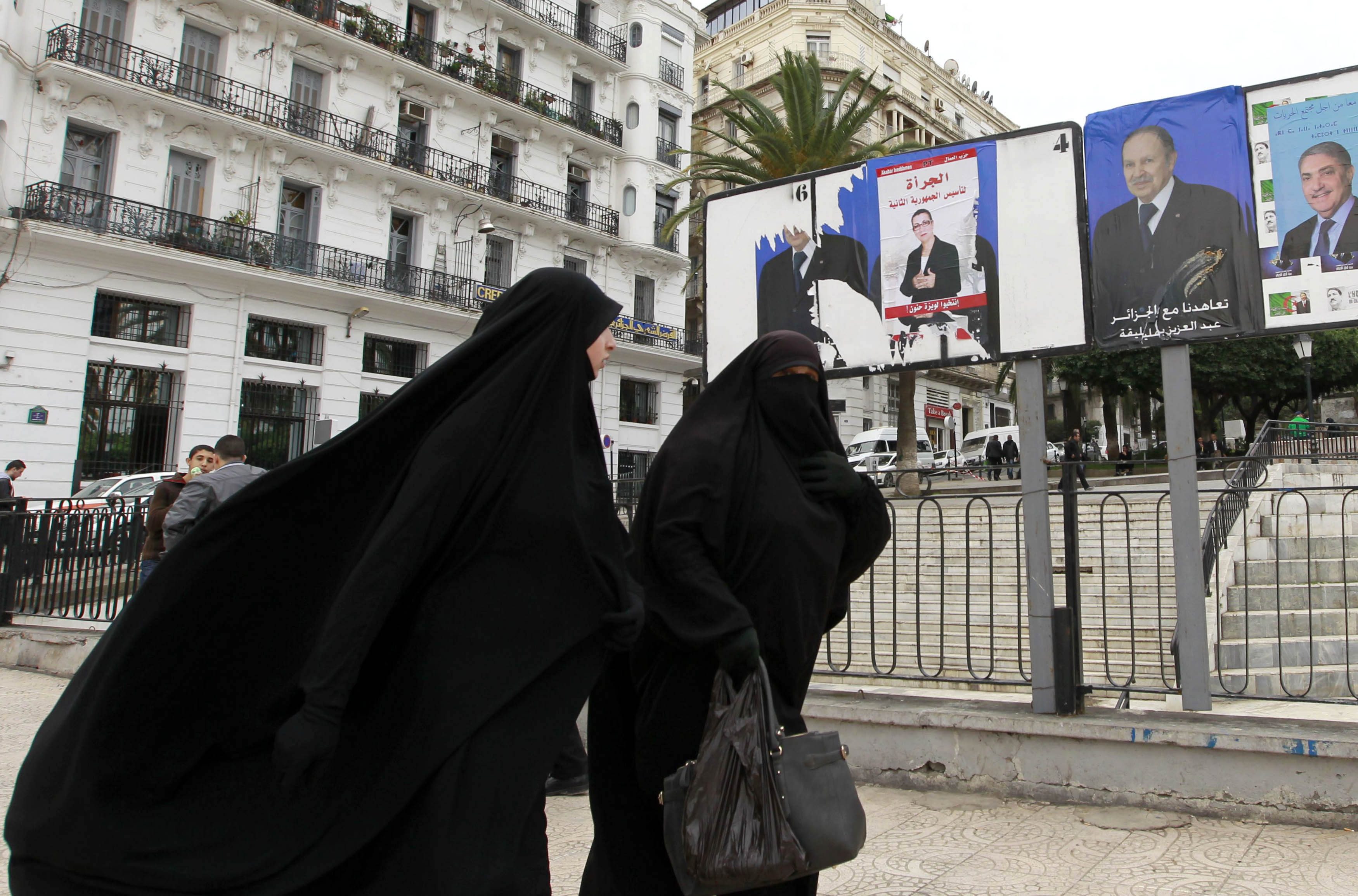الوزير الأول راسل ولاة الجمهورية، لتنفيذ أوامر منع النقاب في الجزائر خلال ساعات العمل داخل المؤسسات العمومية. كيف كان رد النساء الموظفات؟