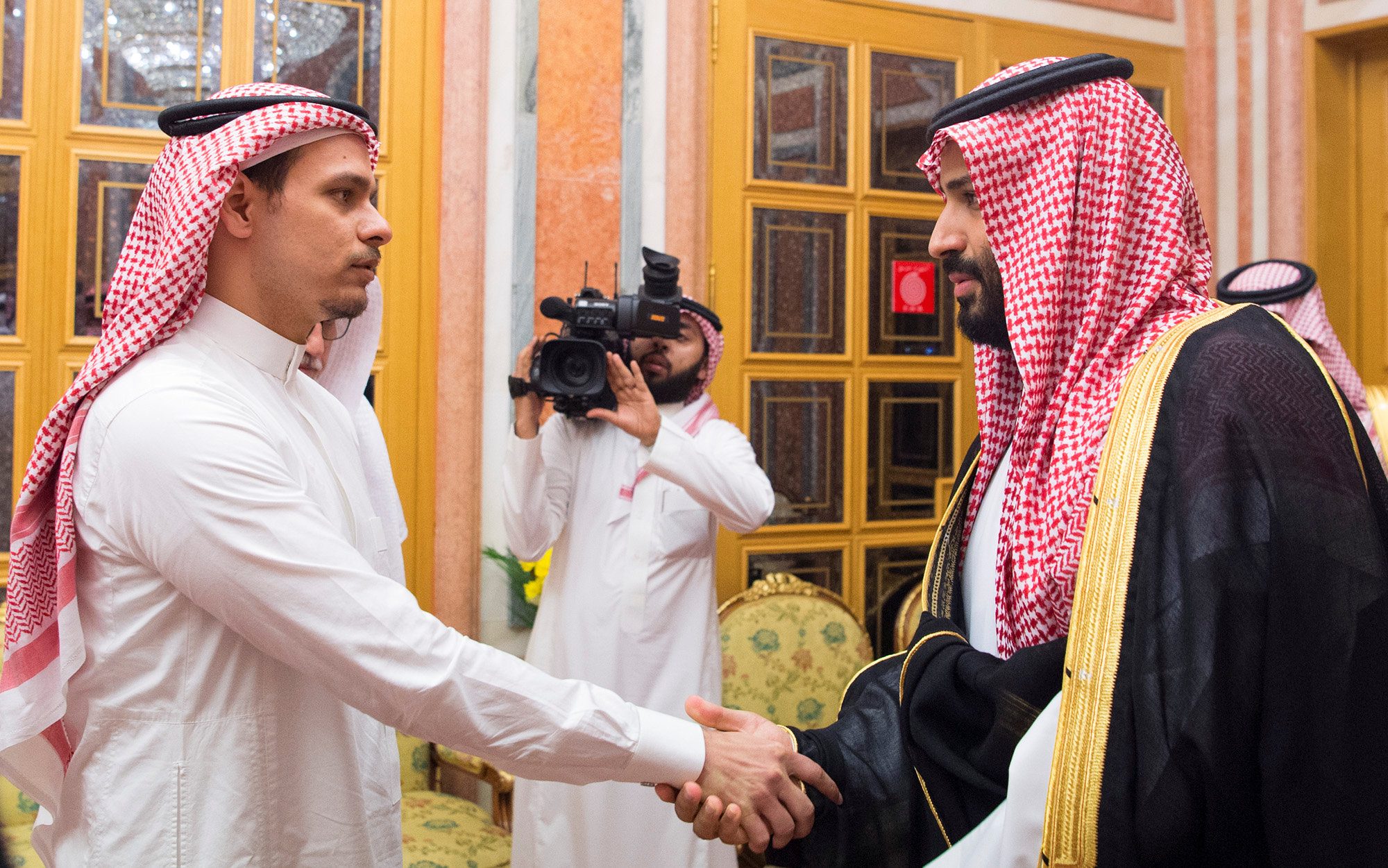 ولي العهد السعودي يستقبل نجل جمال خاشقجي