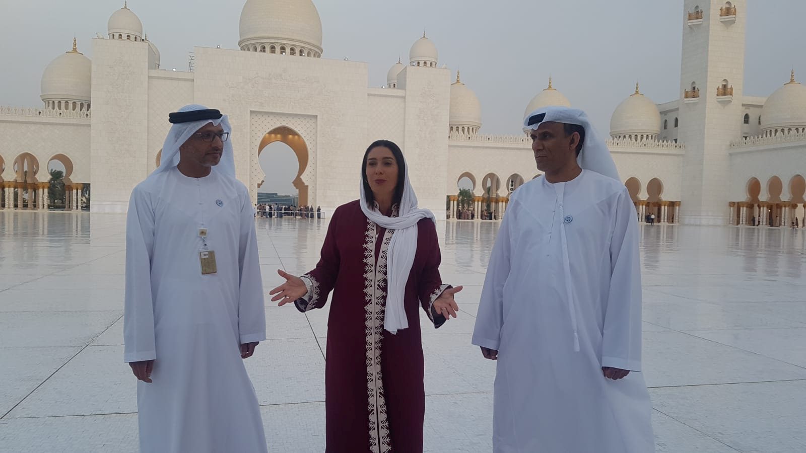 وزيرة إسرائيلية تزور مسجد الشيخ زايد في أبوظبي بشكل علني للمرة الأولى