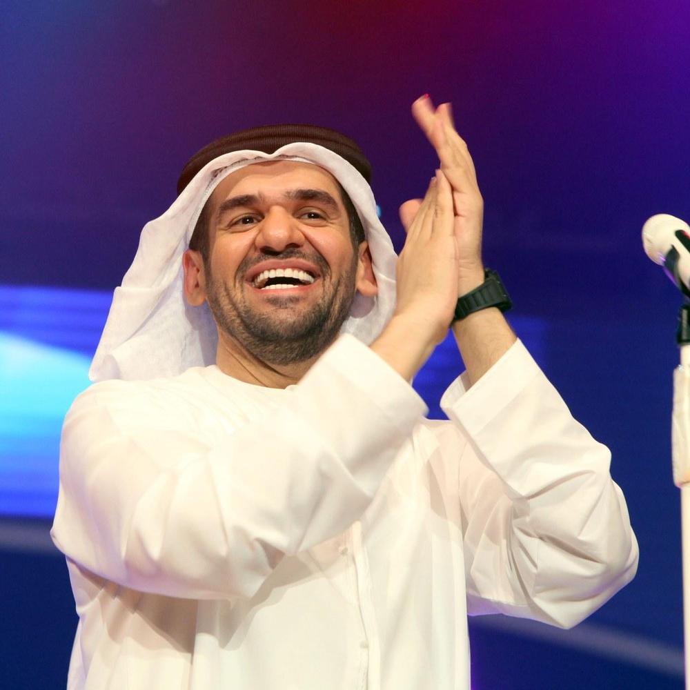 حسين الجسمي يركب الـ «توك توك» للتنقل في شوارع القاهرة.. لماذا يعد أكثر الفنانين العرب ارتباطاً بمصر؟