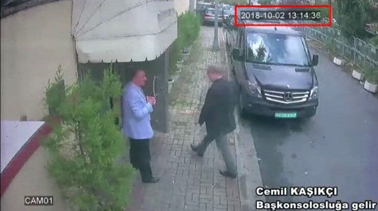 صور جمال خاشقجي وهو يدخل القنصلية السعودية في اسطنبول