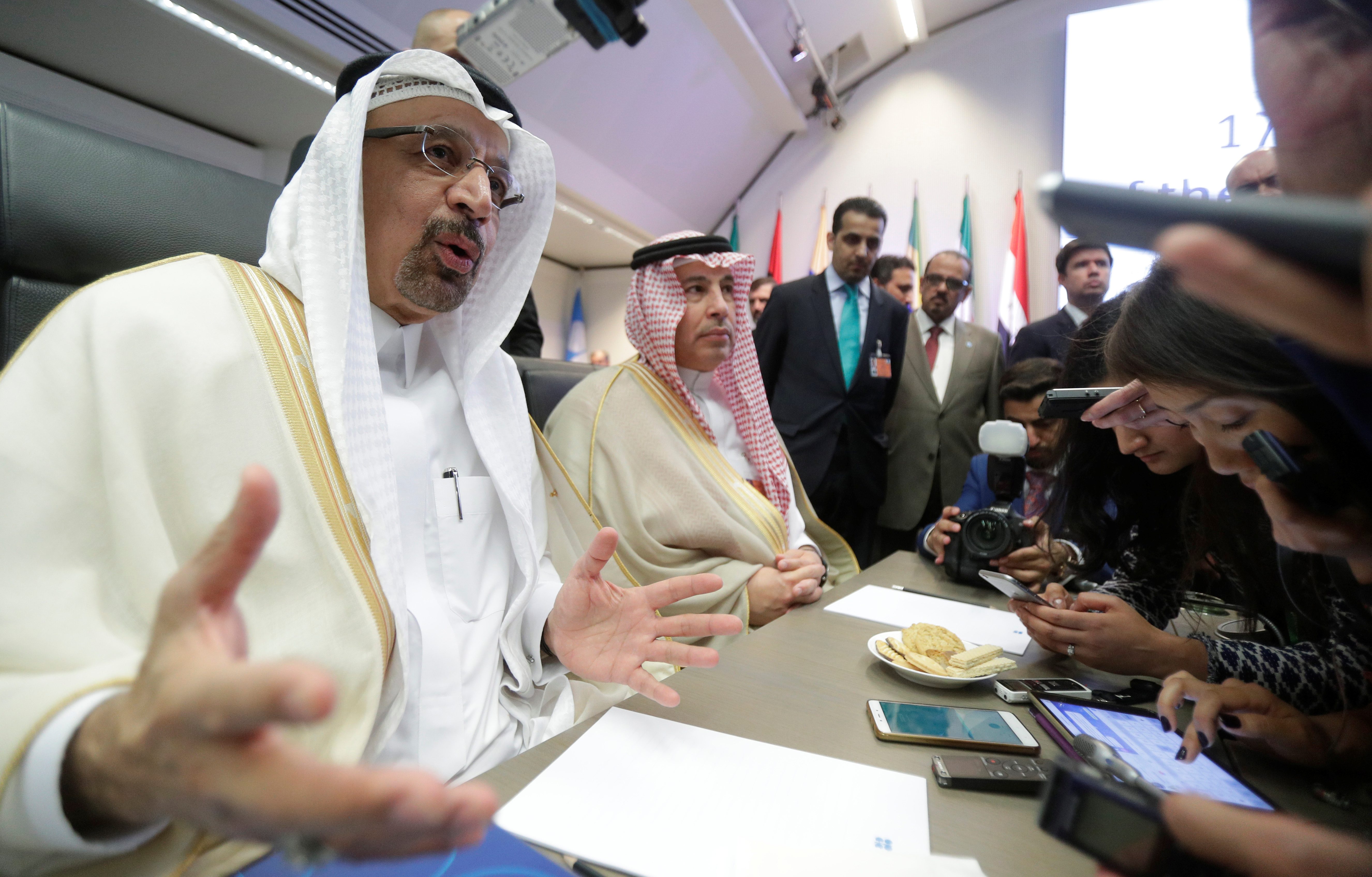 بينما تترنّح أسعار النفط، السعوديون يتجنبون إثارة غضب ترامب بعد أزمة خاشقجي.. ولديهم خطة لخفضٍ هادئ في إنتاج أوبك