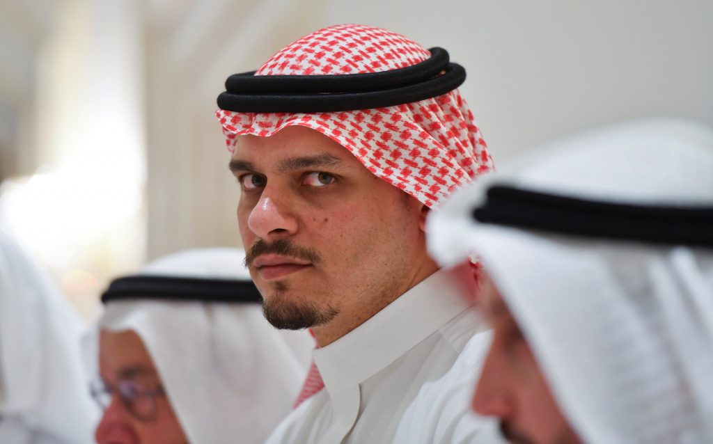 نجل خاشقجي يقيم عزاء والده