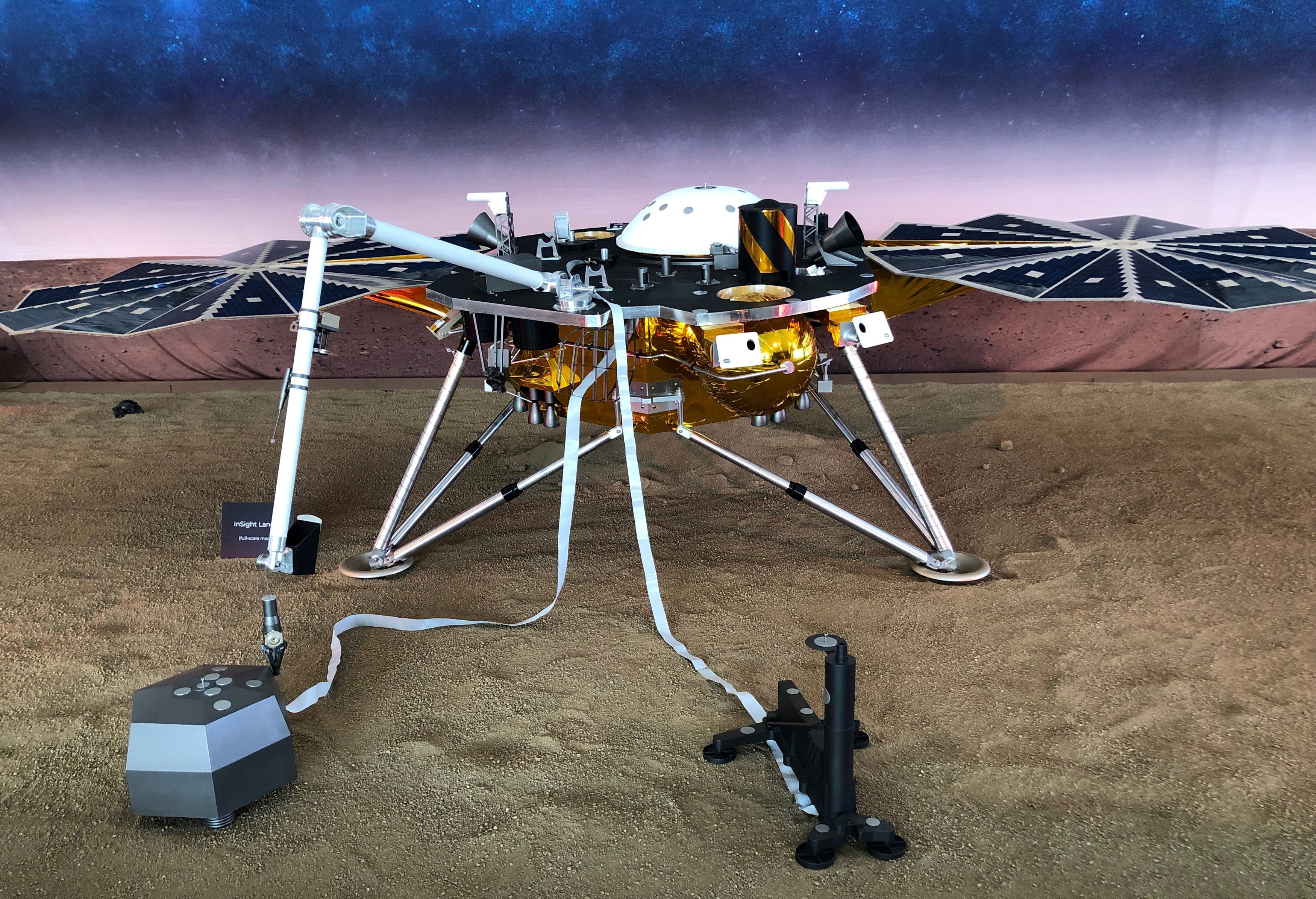 المسبار InSight على سطح المريخ