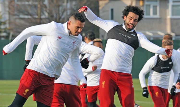 محمد صلاح يعلّم لوفرين أغاني عمرو دياب