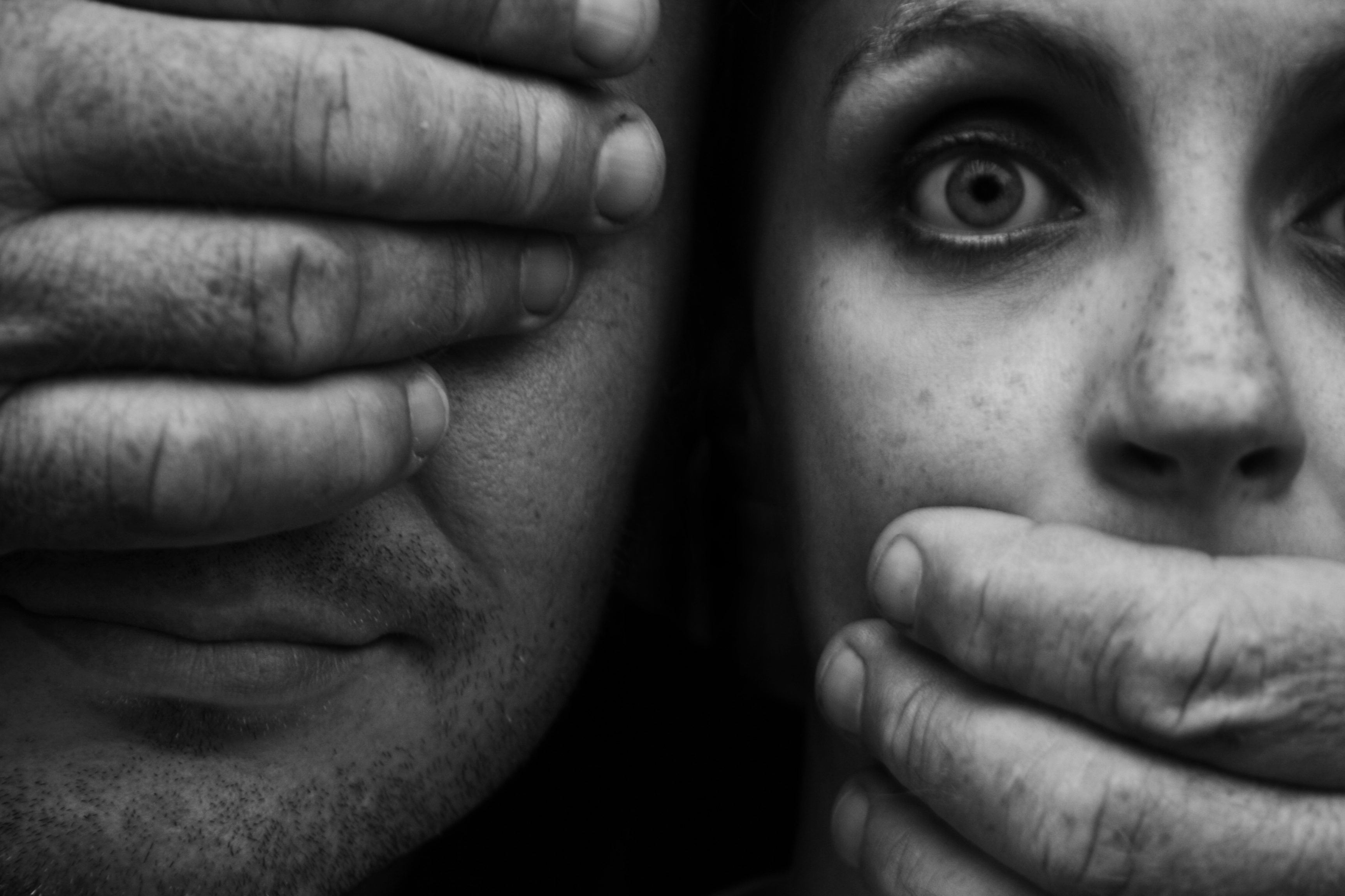 لماذا لا يتحدث ضحايا الاغتصاب عن هذه الحوادث المؤلمة؟ ربما لأن الاعتداء يكون غالباً من الأشخاص المقربين: دراسة!