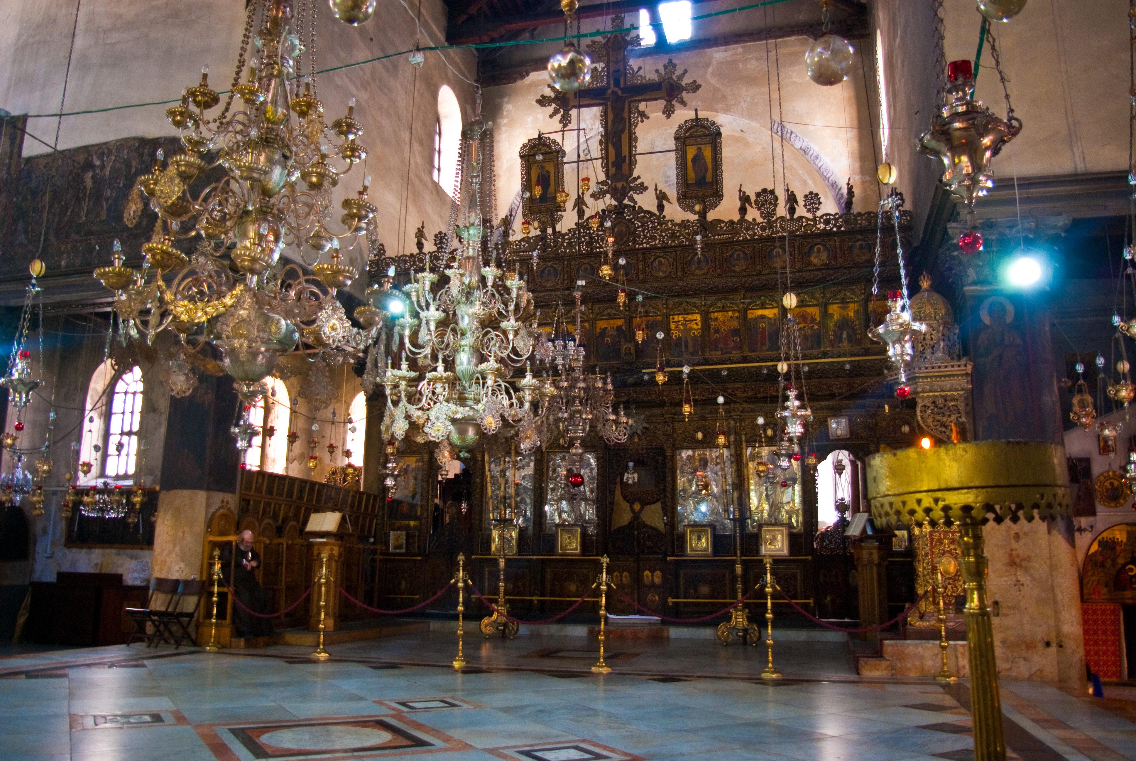 الصلاة في كنيسة القيامة بالقدس