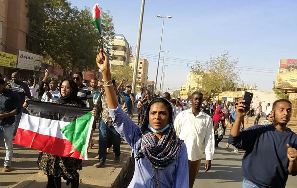 الشرطة السودانية تعتقل 26 معارضاً خلال تفريق تظاهرة متجهة إلى مقر الرئاسة