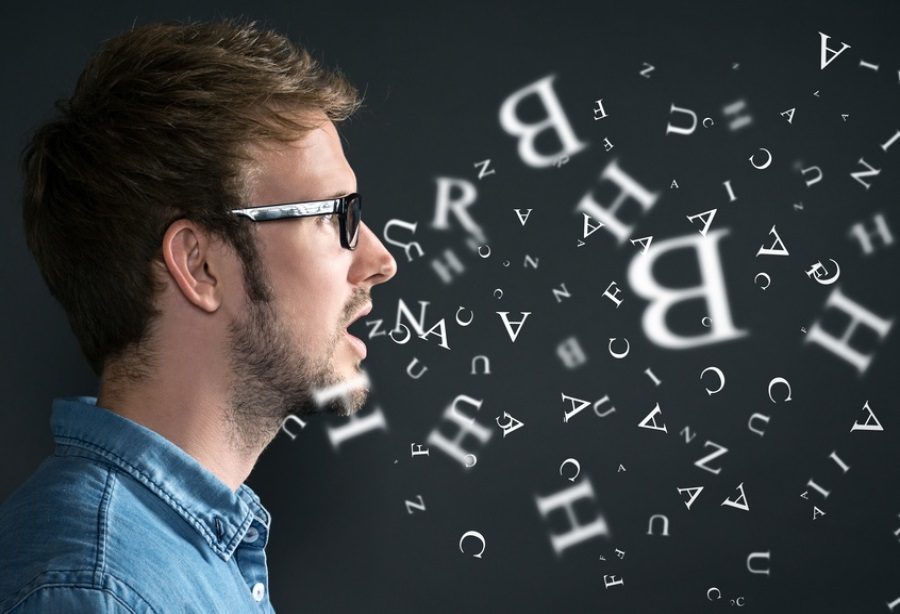 أهلها بين لغتين.. كيف تصبح اللغة الدارجة المغربية سببًا في حدوث انفصام لدى المتكلم؟