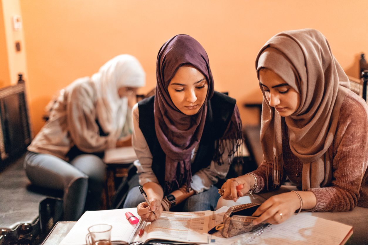 منح تعليمية مجانية