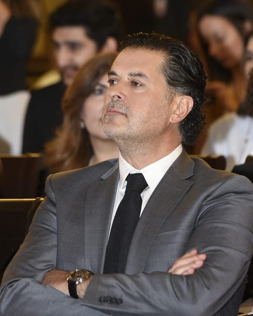 بعد أن طلب أحد النواب «قطع رأسه».. راغب علامة يدعو لثورة «السترات البيضاء» ويصعد هجومه على الحكومة اللبنانية
