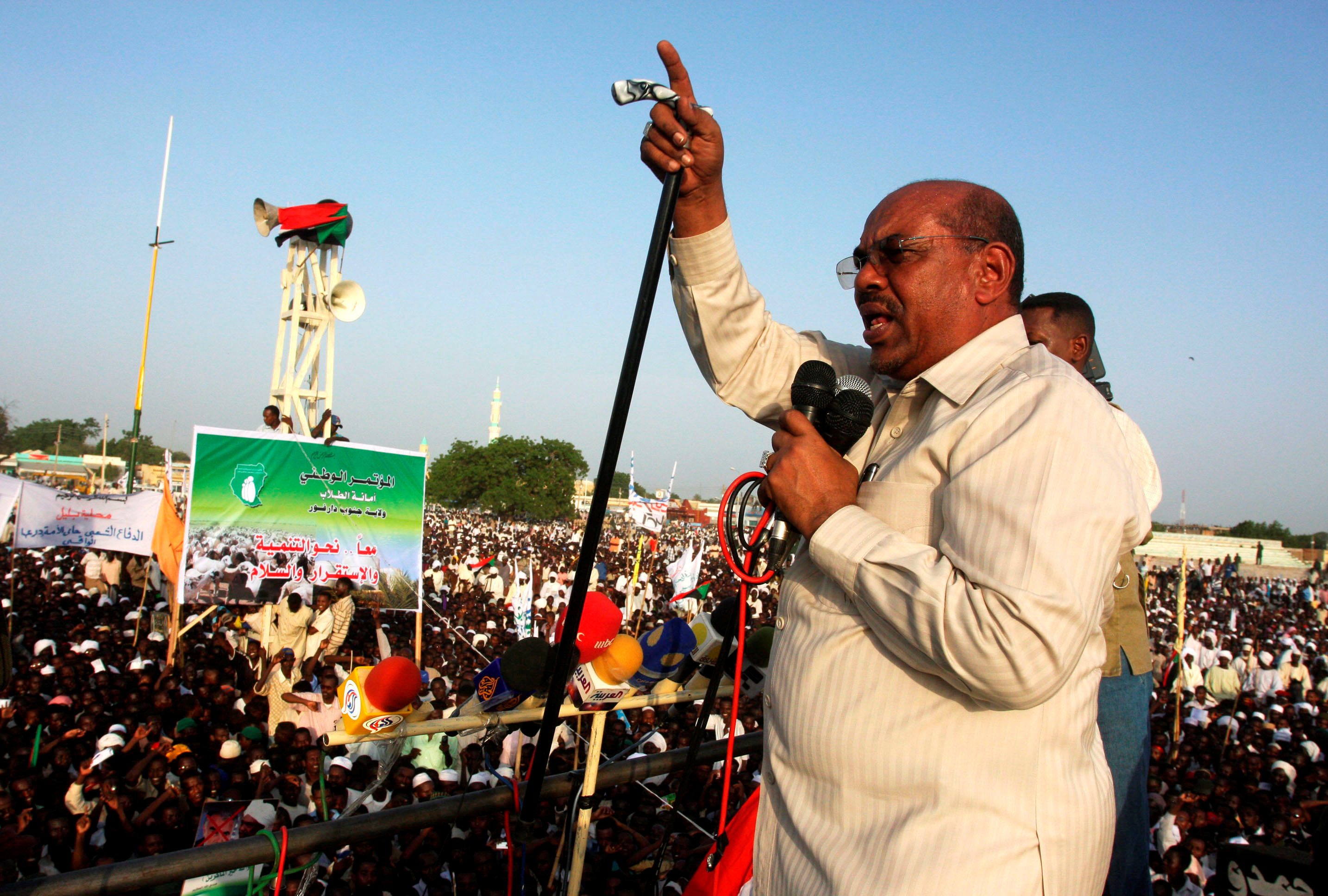 البشير يعين محافظاً جديداً للبنك المركزي السوداني