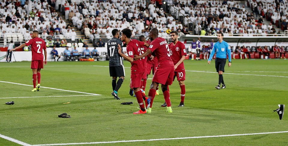 جماهير الإمارات تهاجم منتخب قطر