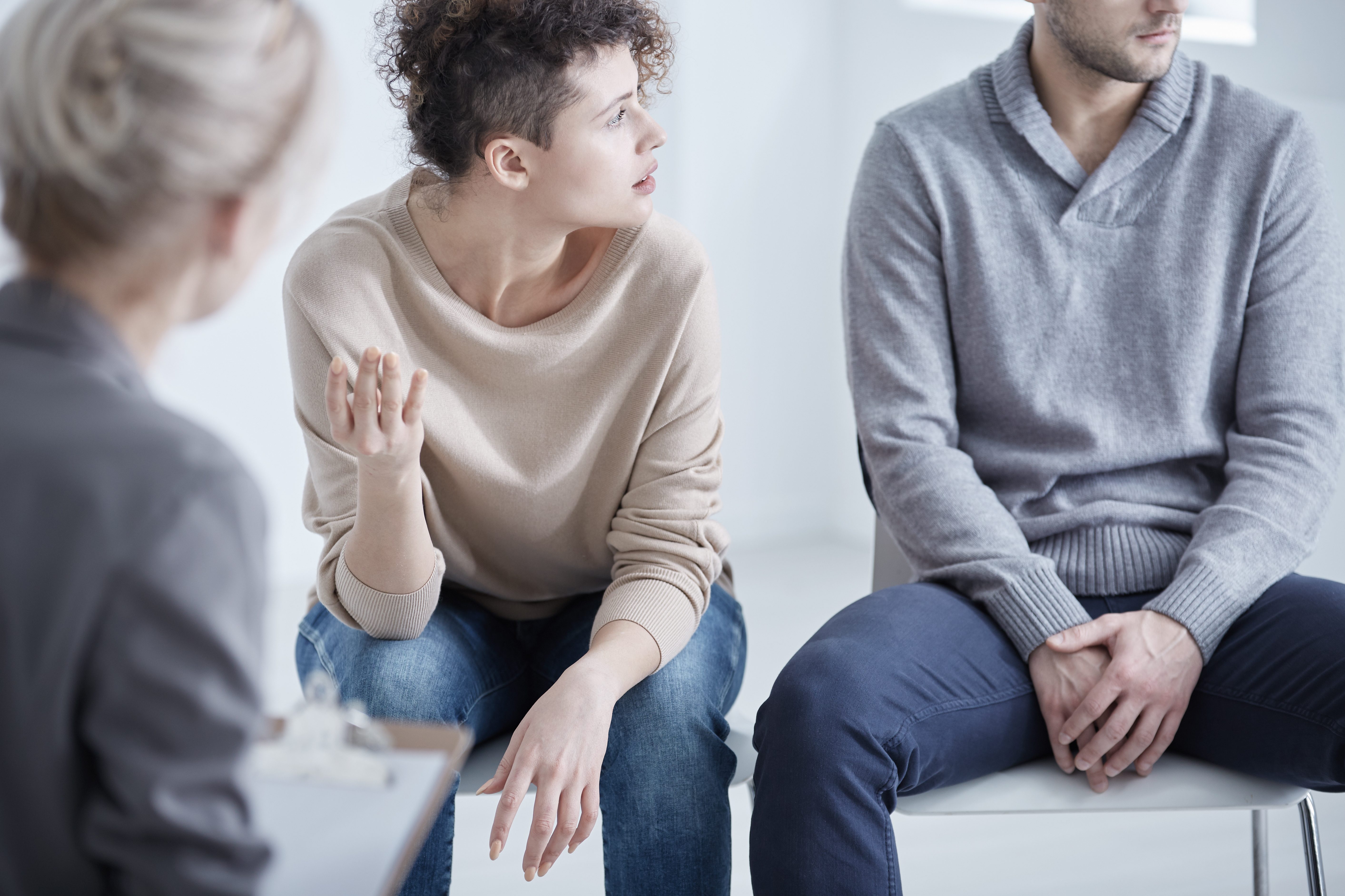 طلب المساعدة من مستشار العلاقات الزوجية مفيد للجميع (iStock)
