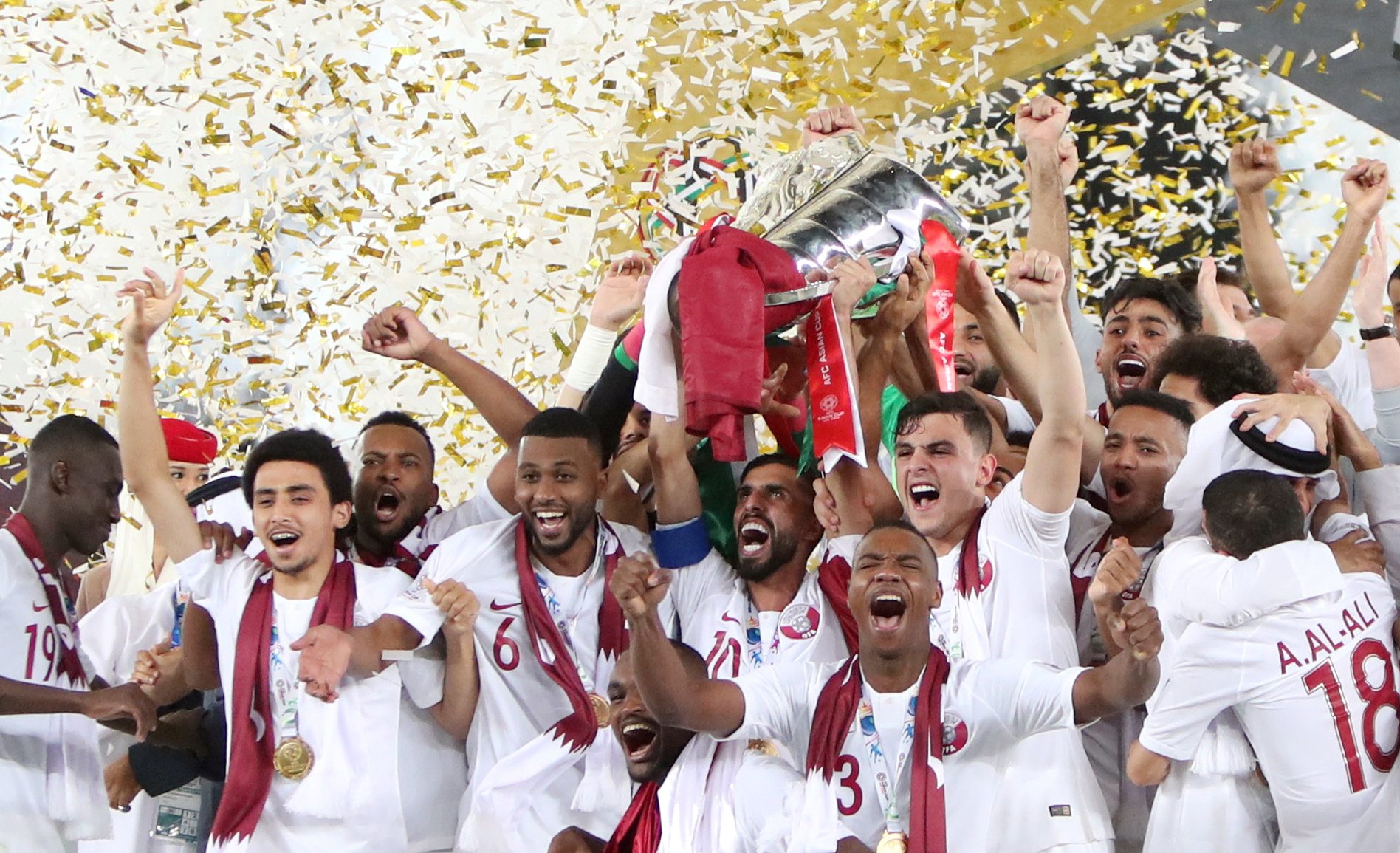 تتويج المنتخب القطري