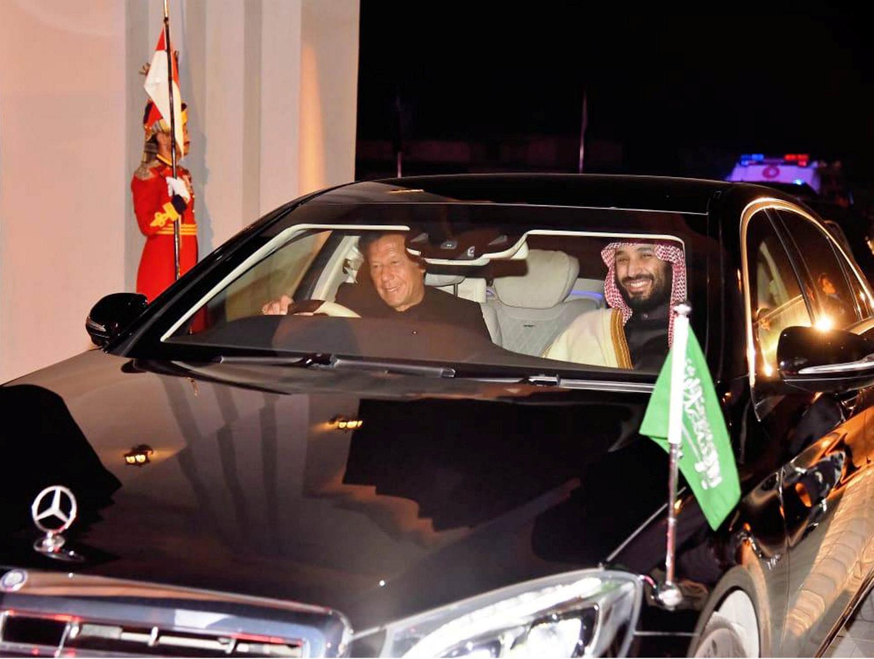 ولي العهد السعودي محمد بن سلمان ورئيس وزراء باكستان عمران خان