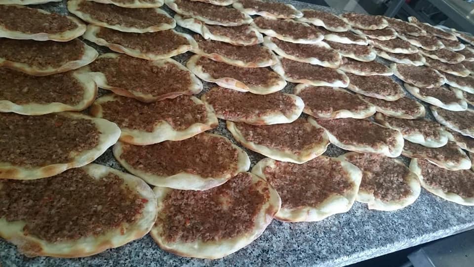 لحم بعجين بدبس رمان