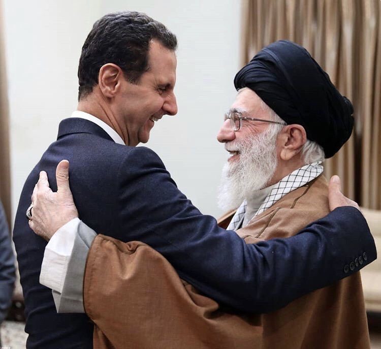 عناق الرئيس السوري لمرشد الثورة الإيرانية على خامنئي