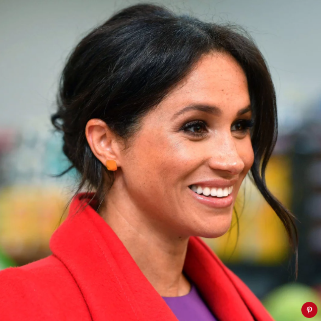 قرط دبوسي من الذهب من تصميم Pippa Small