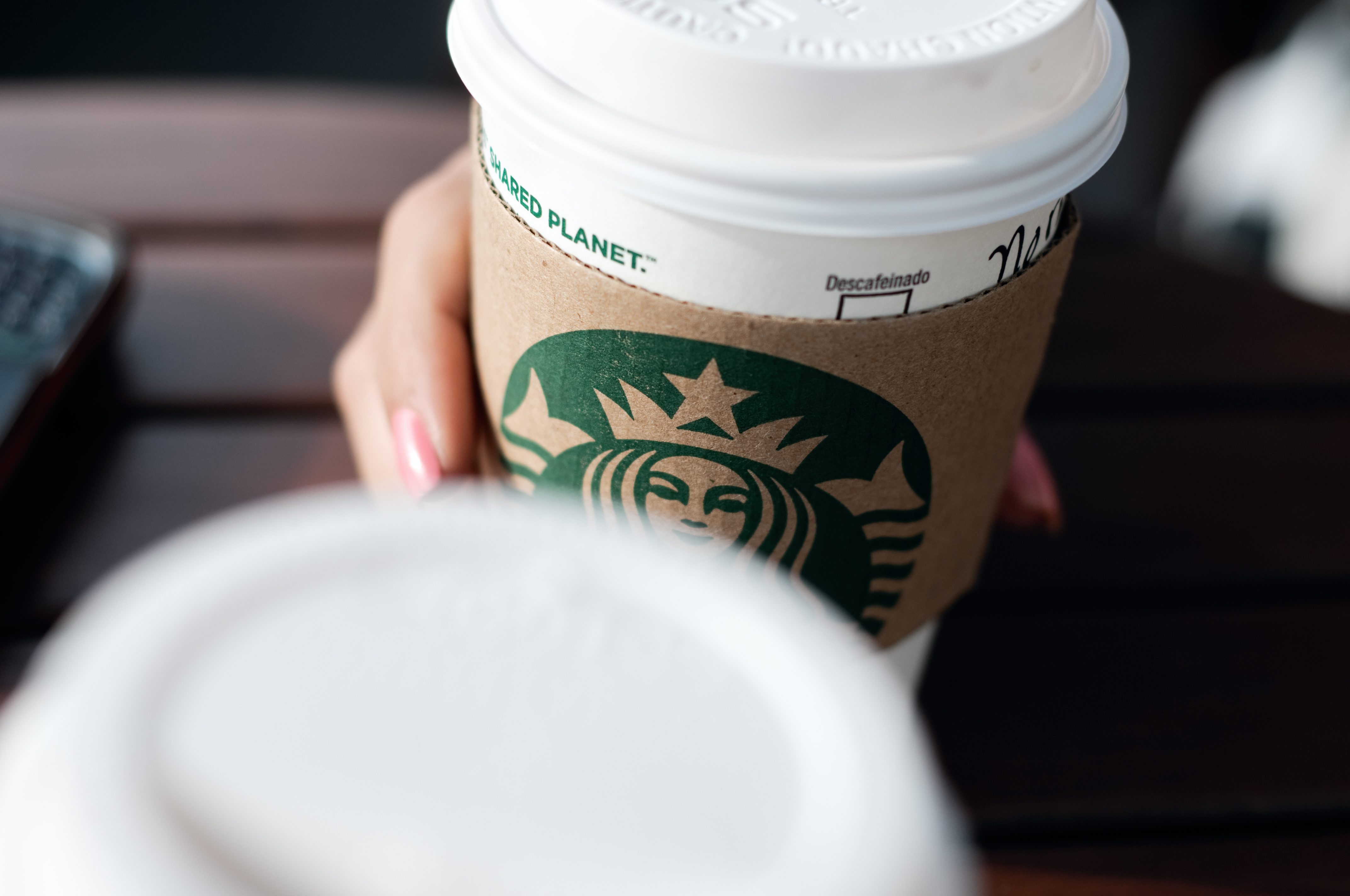أرباح ستاربكس من فنجان القهوة الواحد قد تتجاوز الـ 90% أحياناً (iStock)