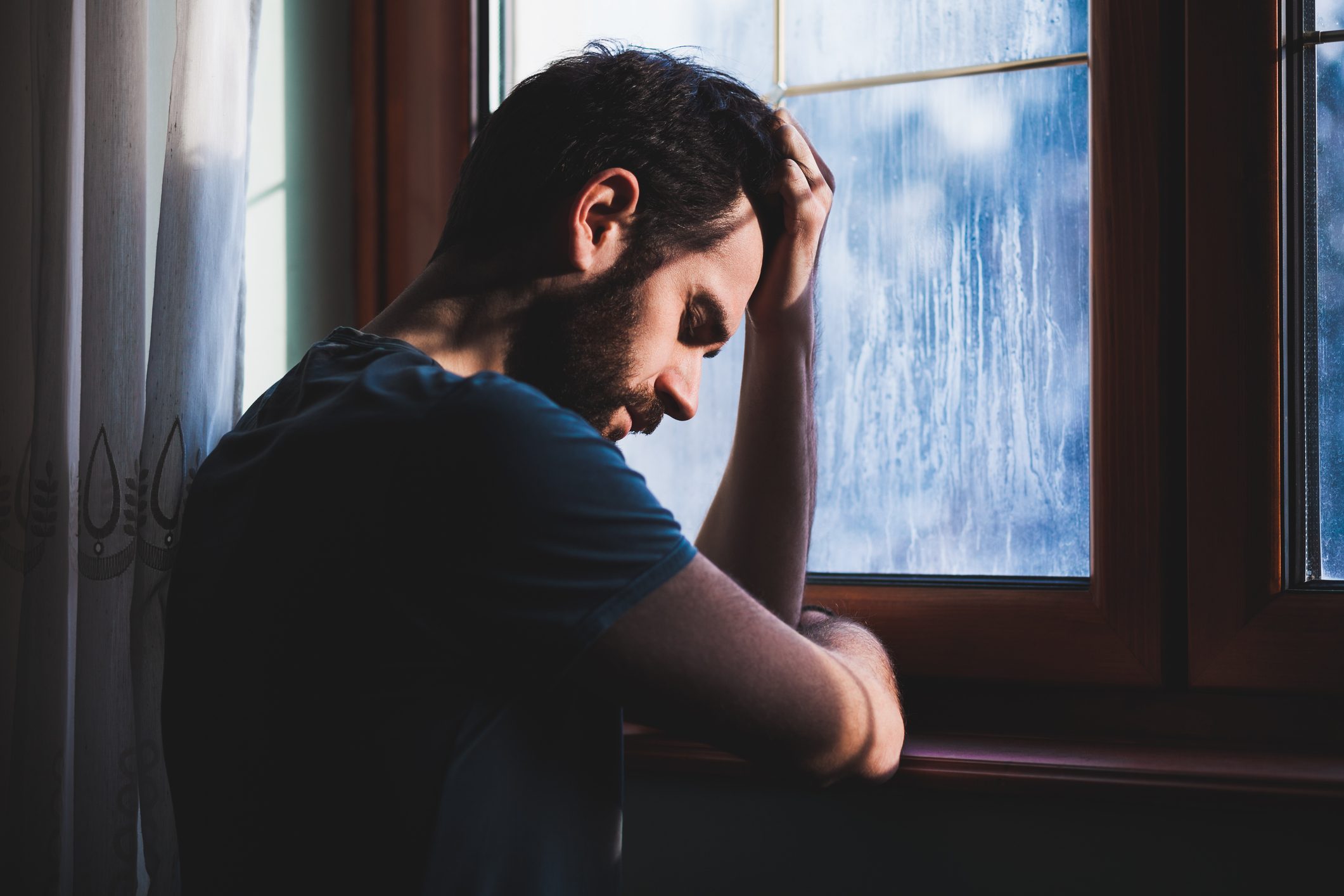 أسباب الانتحار تدور حول شعور بعينه