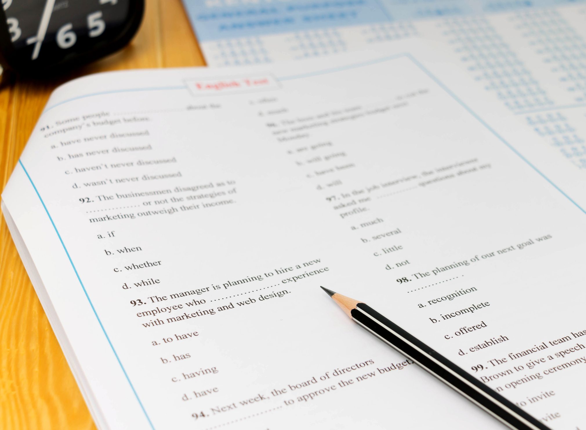 تريد شهادة دولية في الإنجليزية ولكنك متردد بين  اختبارات IELTS وTOEFL؟ هذا كل ما تريد معرفته للاختيار