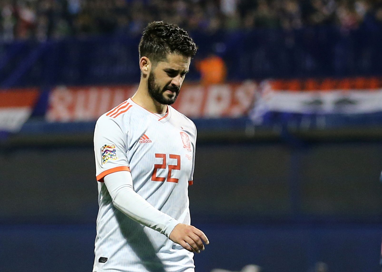 مطلوب على لائحة برشلونة والسيتي.. سولاري يستبعد إيسكو من الكلاسيكو، واللاعب يردُّ بتهكم في مواقع التواصل