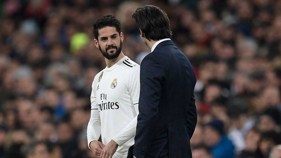 سولاري وفينسيوس يدفعان نجم ريال مدريد إلى التفكير في قرار لا يريده