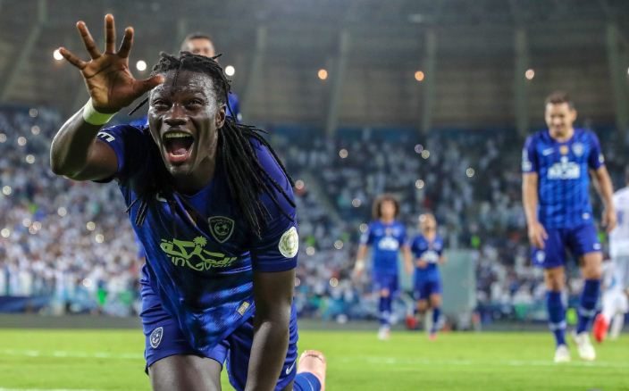 يشعل كلاسيكو السعودية قبل الآوان.. وحش الهلال يساوي فريق الاتحاد بأكمله