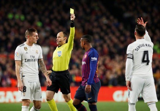 لاهوز عدو ميسي.. يواصل «نحسه» على برشلونة ويتلقى هجوماً عنيفاً عقب أدائه بالكلاسيكو