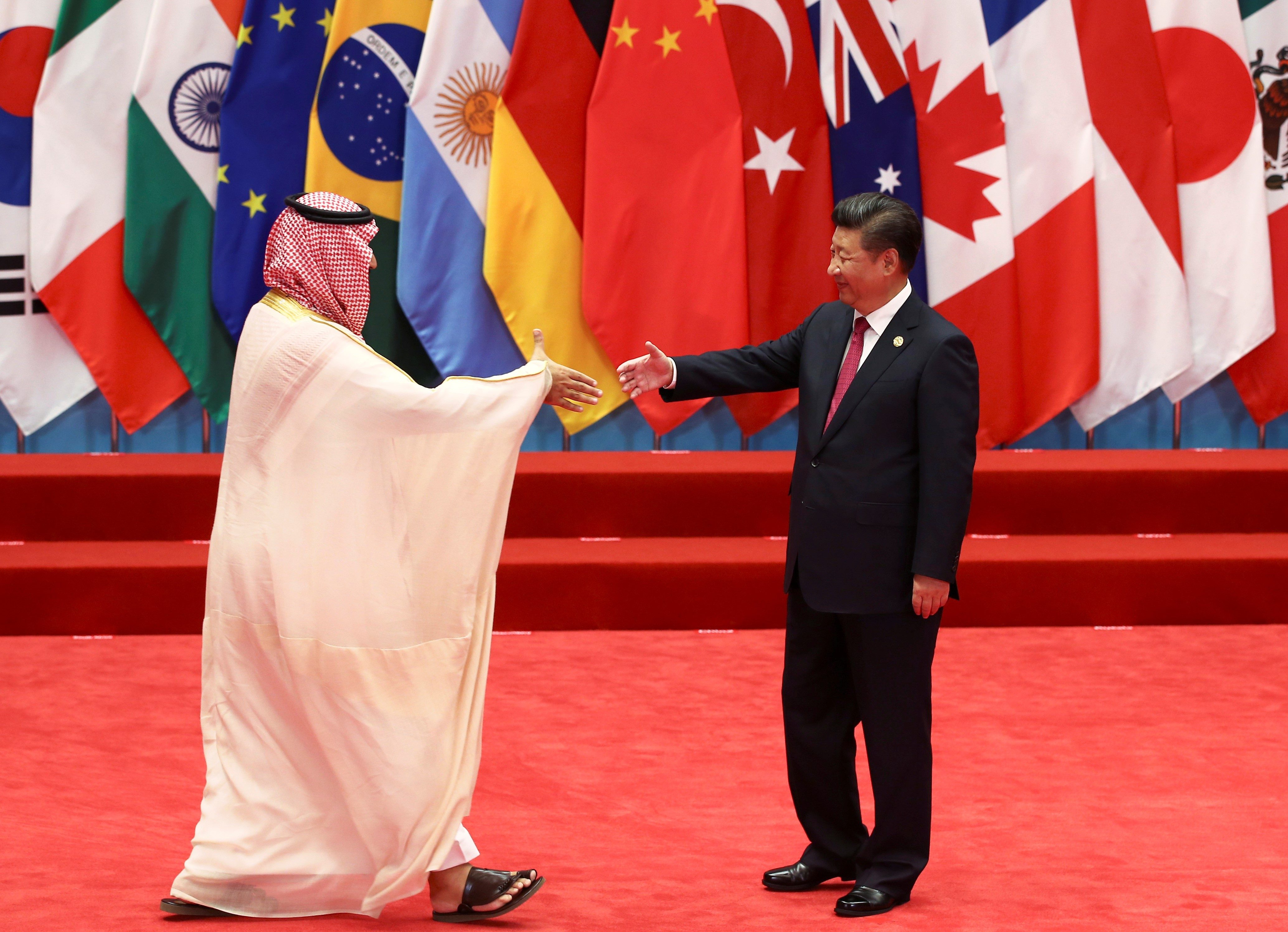 التحول الكبير.. من الغرب الليبرالي إلى روسيا والصين: كيف خسر العالم العربي معركة الديمقراطية؟