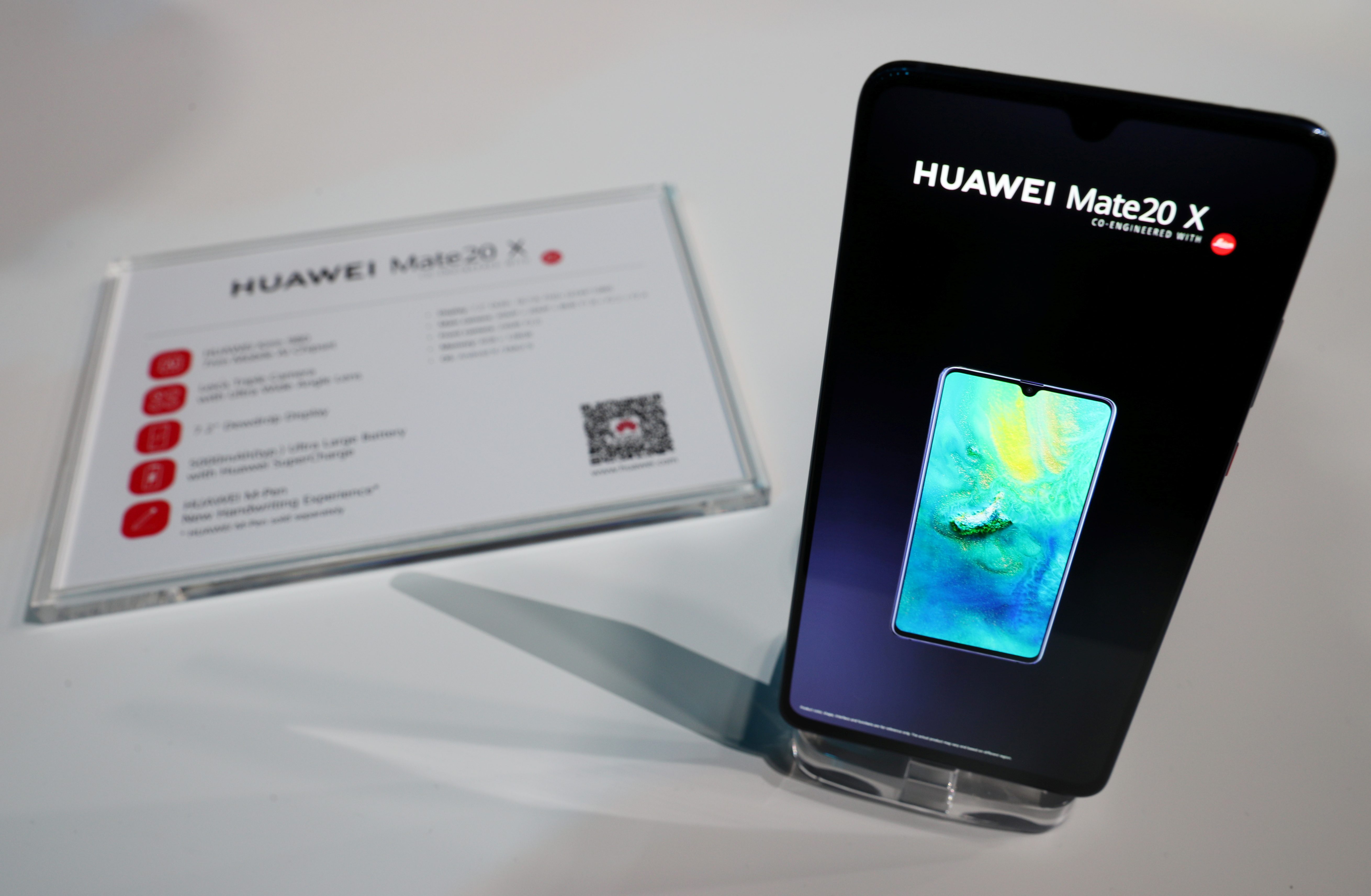 The Huawei Mate 20 X هاتف