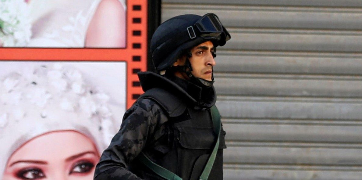 قتل 4 وأصاب 5 منهم ضابط.. خلاف مع الأب يدفع شاباً مصرياً لارتكاب مذبحة قبل أن تقتله الشرطة