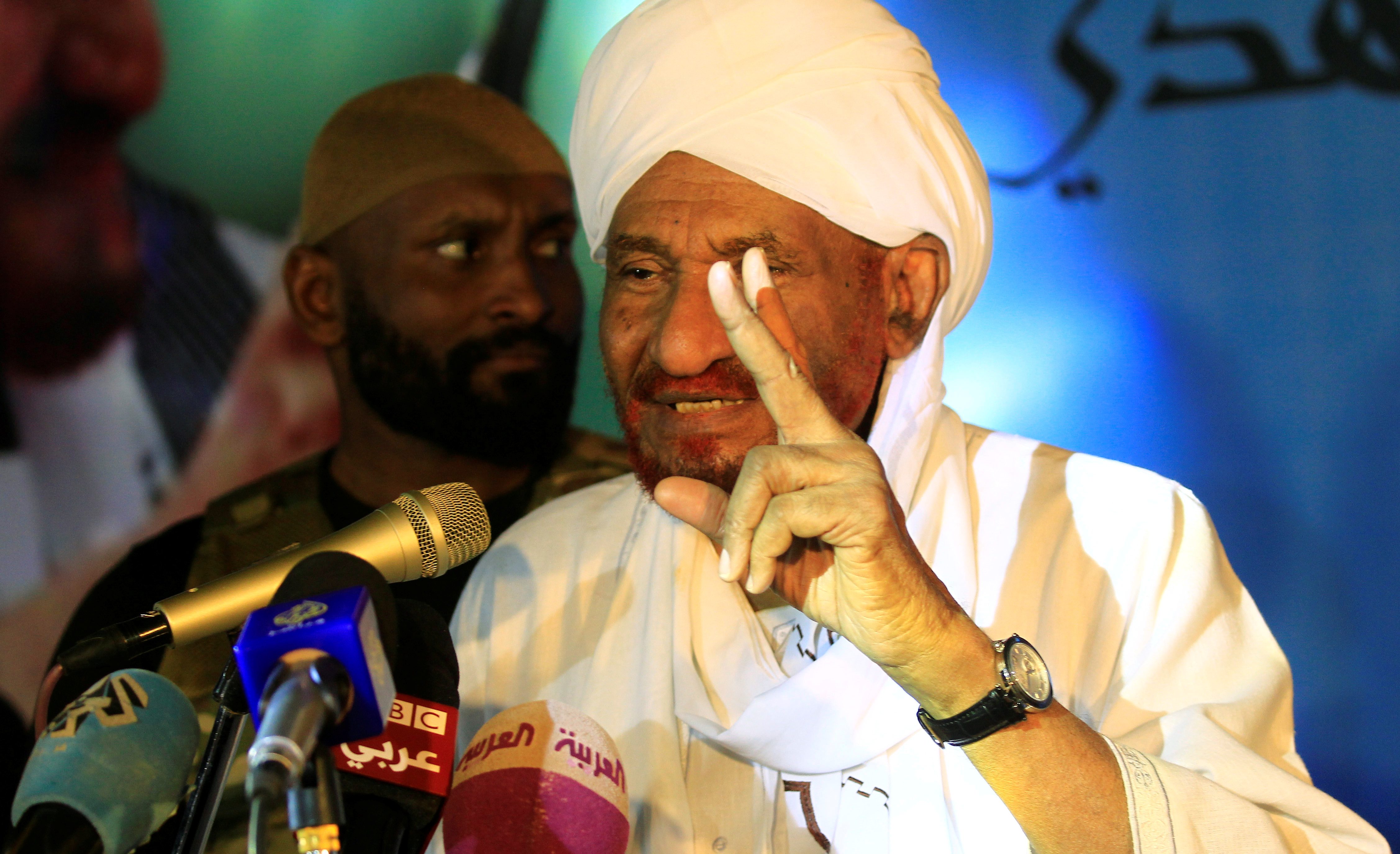 زعيم حزب الأمة السوداني المعارض الصادق المهدي/ رويترز