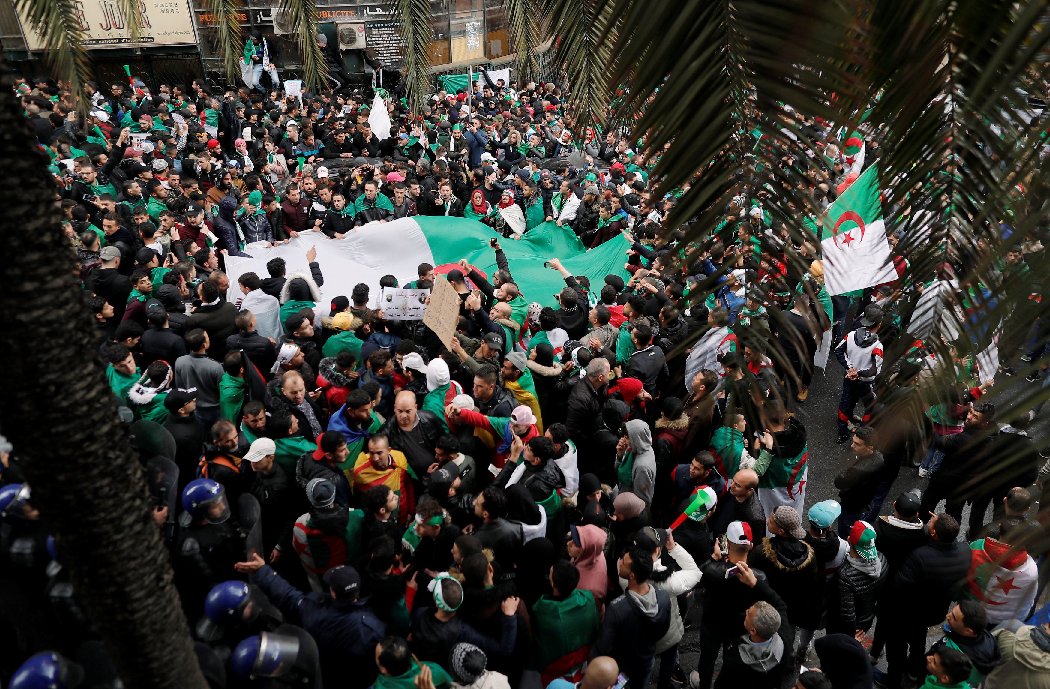 بوادر خلافات كبيرة تكشفها تصريحات مسؤولين حول مستقبل الجزائر