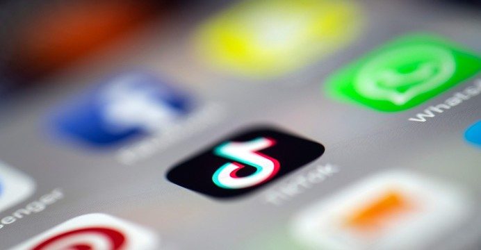 tiktok يفرض شروطا جديدة على مستخدميه.. التطبيق تلقى غرامة بملايين الدولارات بسبب “خصوصية الاطفال”