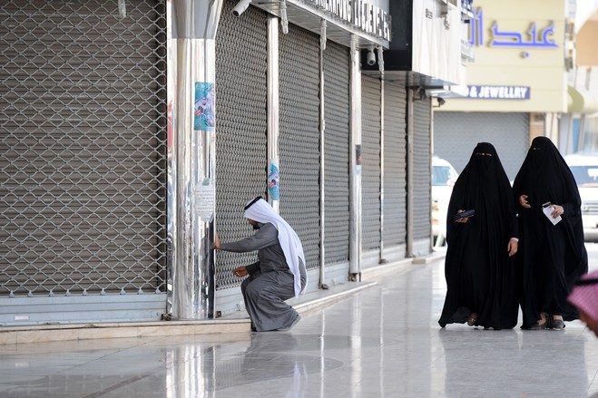 آلام التحول الكبيرة.. «وول ستريت جورنال»: الإصلاح الاقتصادي بالسعودية يأتي بنتائج عكسية ومخيّبة للآمال