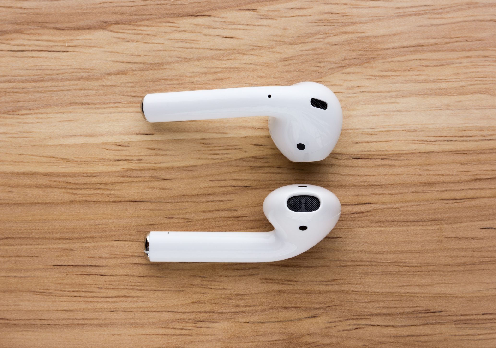 سماعات إيربود اللاسلكية الشهيرة