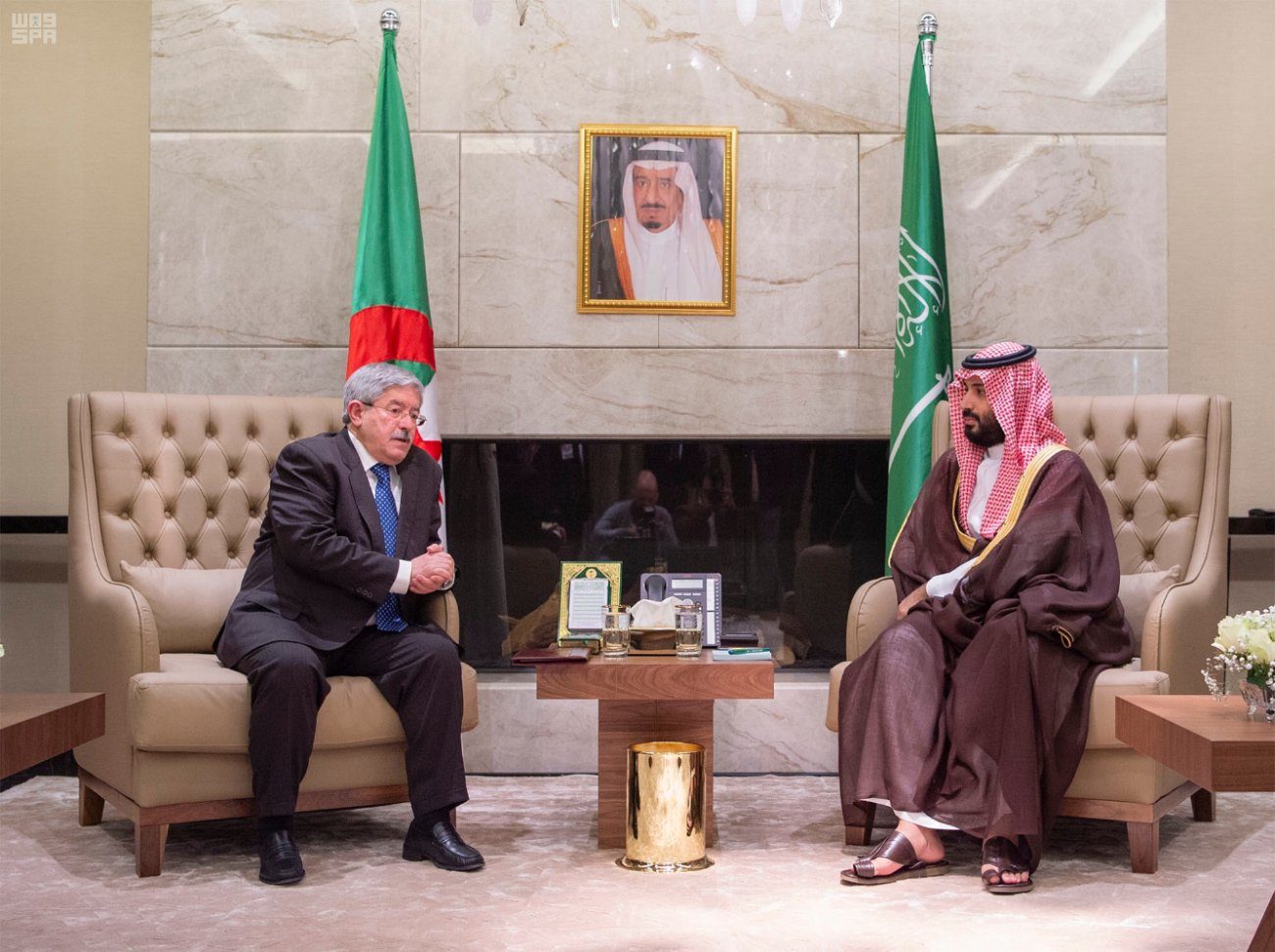 احتجاجات الجزائر تُقلق السعودية والإمارات.. يريدون لدولة بوتفليقة الاستمرار لكن المال مُعضِلة!