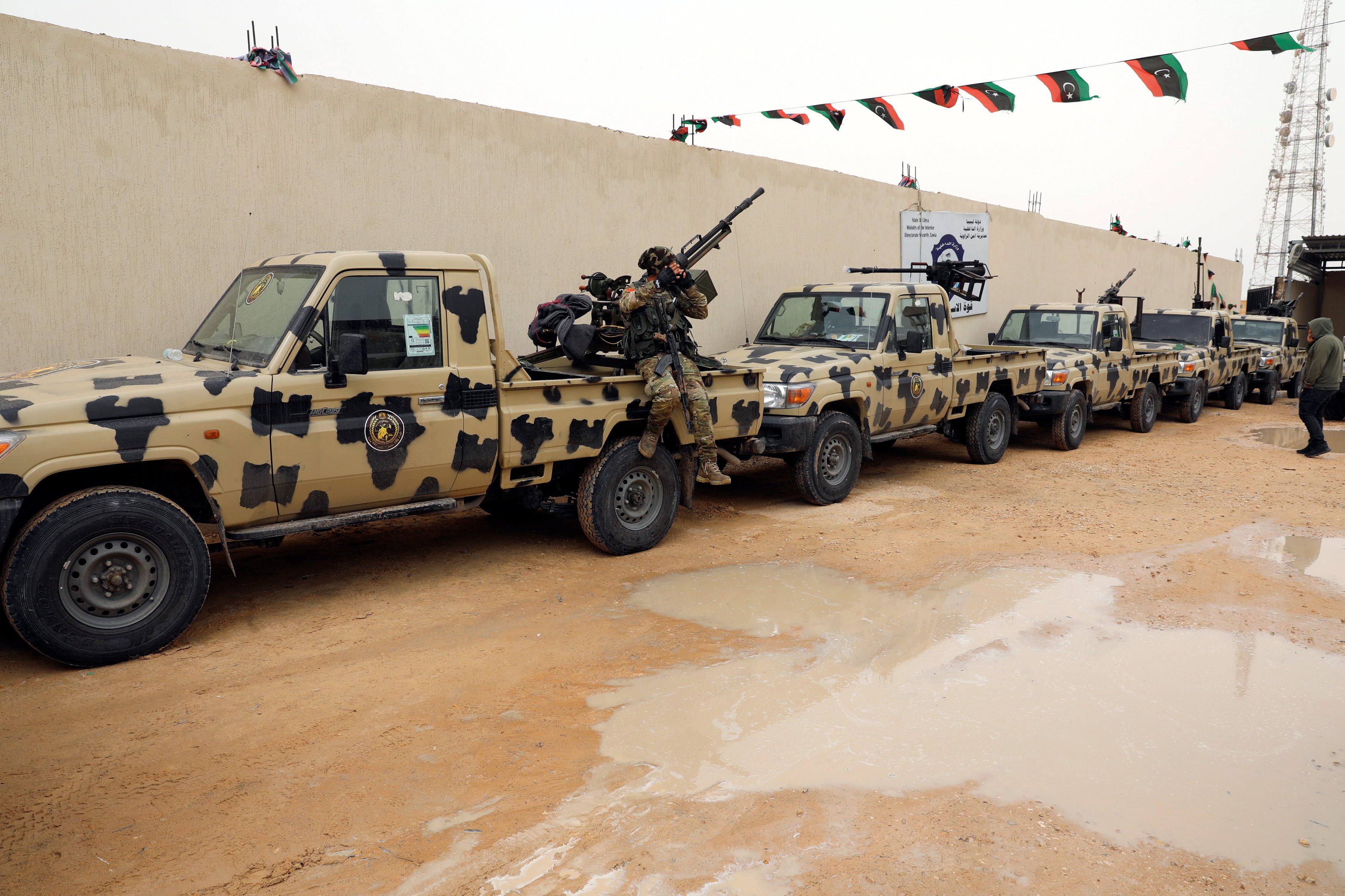 خليفة حفتر يقصف مستشفى في طرابلس