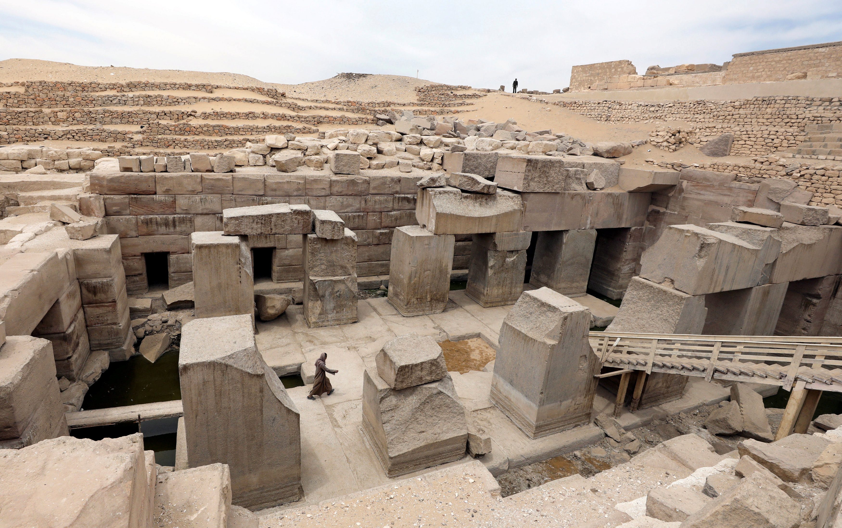 العثور على مقبرة تعود إلى ما قبل الميلاد بحالة جيدة في مصر (صور)