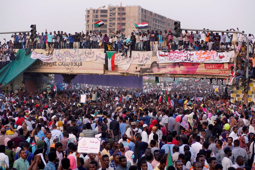 احتفال السودانيين باعتقال عمر البشير