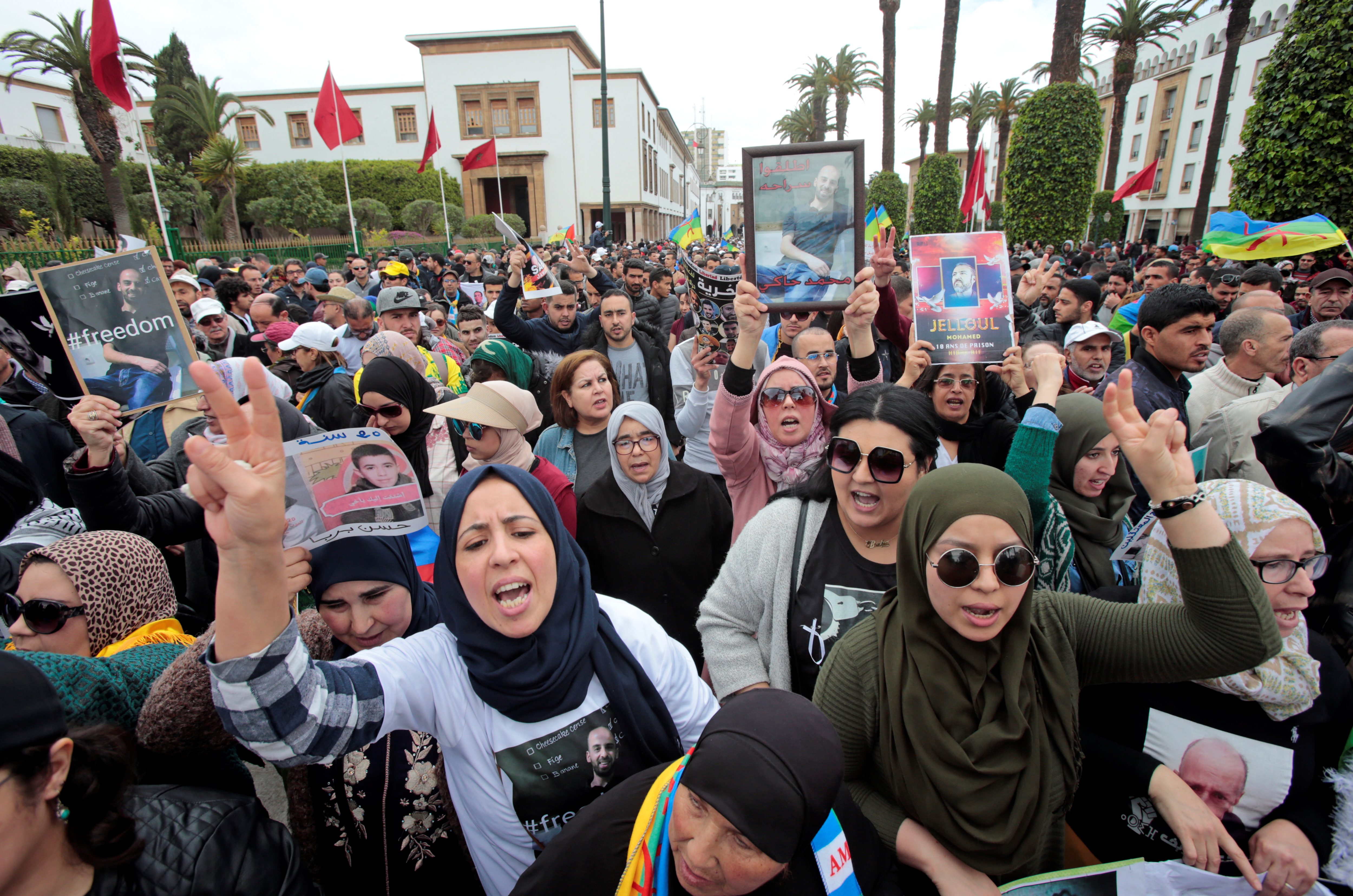 وقضت المحكمة بسجن 35 ناشطاً آخرين فترات تتراوح بين عامين و15 عاماً، وحُكم على شخصٍ واحدٍ بالسجن عاماً واحداً مع إيقاف التنفيذ.
