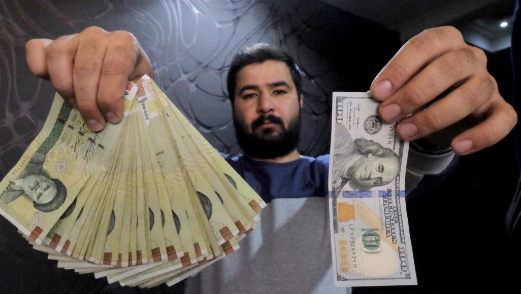 سلاح «العقوبات» لا يدمر الدول المستهدفة به فحسب.. بل يثقل كاهل اقتصاد العالم كله