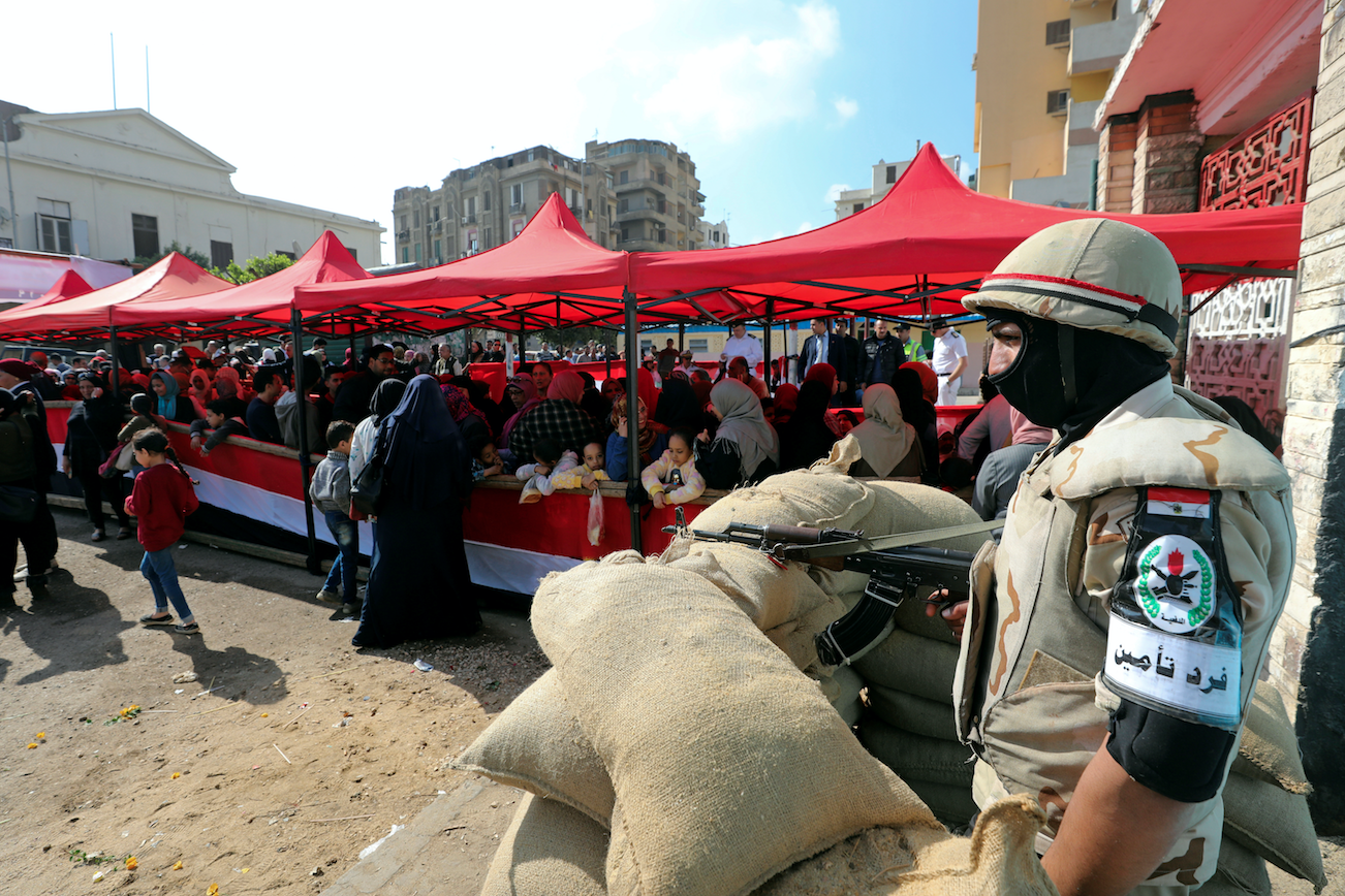 تعديلات دستورية بالإكراه.. موقع أمريكي: استفتاء بقاء السيسي مليء بالمخالفات